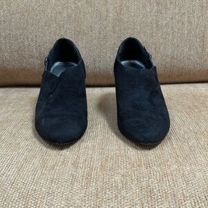 Mid-heel suede high heel